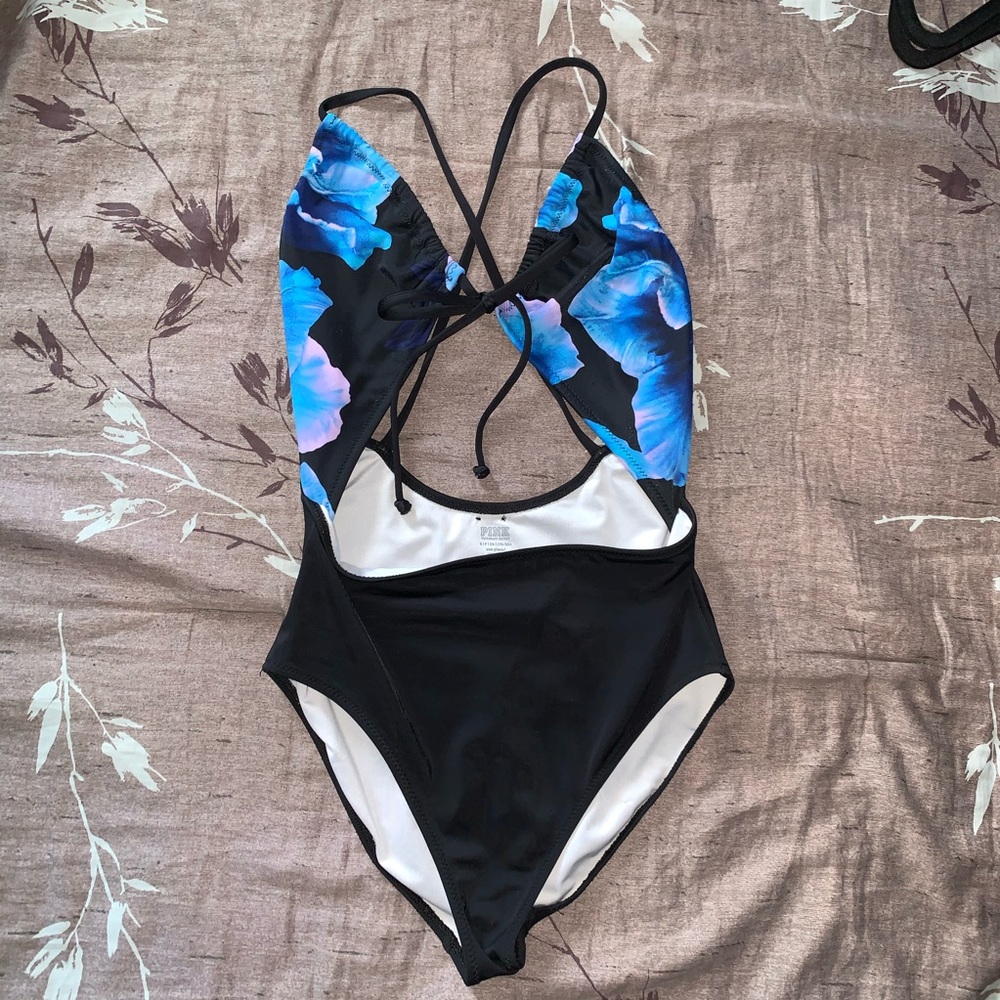 VS Monokini